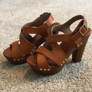 Faux Wood Platform Sandals